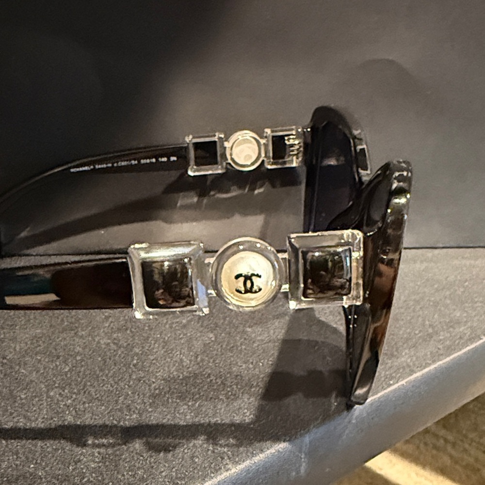 CHANEL Chanel Black Frame White PearL Logo Accent/ N without Case - Picture 4 of 7